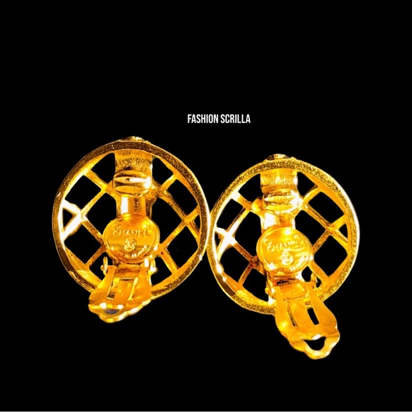 CHANEL Vintage 1980’s Gold Caged Clip on earrings - Picture 8 of 16